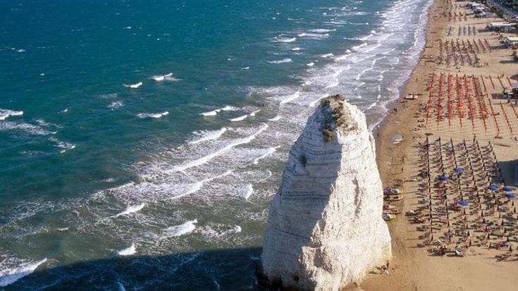La disfida delle spiagge, Puglia nel mirino dei big: immobiliaristi e fondi arabi sui lidi storici