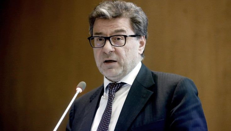 Giorgetti, "soglia fringe benefit più alta per chi ha figli". Sindacati convocati sul dl Lavoro