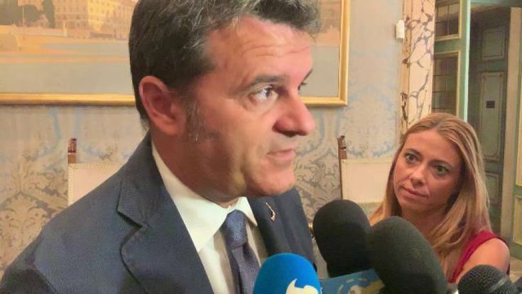 Centinaio “Sono il candidato alla Commissione Ue. Se mi bocciano sarà guerra”
