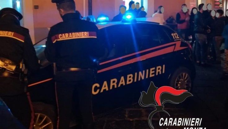Festino clandestino in un bar in Brianza: 13 multe per violazione delle norme anti Covid