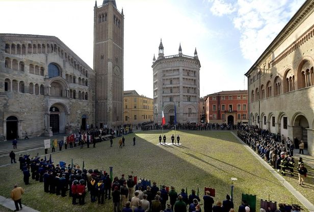 Parma, festa delle Forze Armate in piazza Duomo
