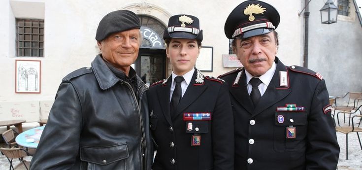 Terence Hill di nuovo in bici con la tonaca: "Don Matteo è ancora tutto da scoprire"