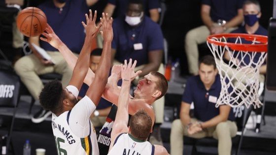Basket, Nba: Jokic regala la semifinale a Denver, Boston-Toronto sul 2-0