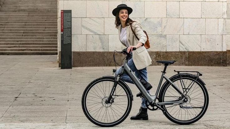 Tenways CG800S, la bici elettrica lifestyle per la città con 100 km di autonomia