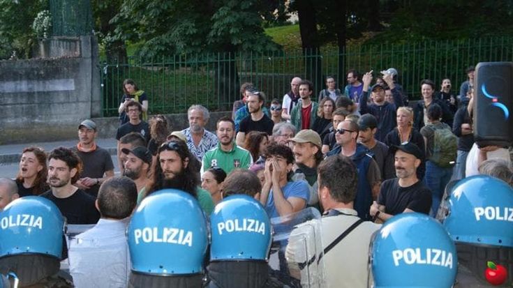 Pioggia di multe per gli antifascisti, dai 3 ai 10mila euro per aver contestato l’omaggio alla Rsi