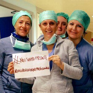 Bologna, gli infermieri scendono in piazza. Pd e Sel: "La Regione li valorizzi"