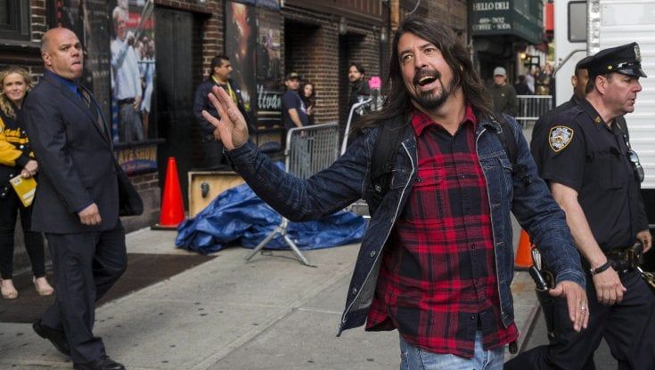 Dave Grohl regista racconta la vita degli artisti on the road 