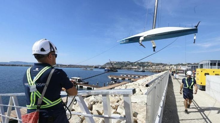 America’s Cup, La Roche-Posay parte per prima: ecco il suo AC75 in acqua
