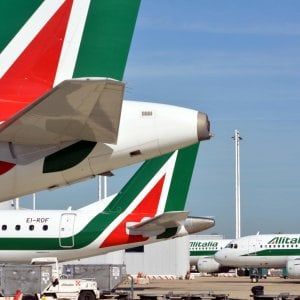 Alitalia, incontro al Mise. Il governo chiede di ritirare decisioni unilaterali sul contratto