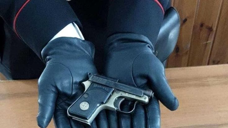 Scacciacani modificata nella canna diventa un’arma letale: arrestato uomo di 51 anni