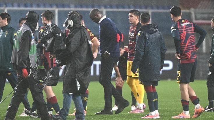 Il Genoa cola a picco. La doppietta di Bonazzoli scatena la rabbia dei tifosi. Vieira a rischio
