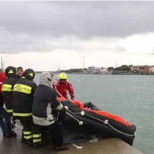 Ravenna, recuperata la scatola nera di uno dei mercantili