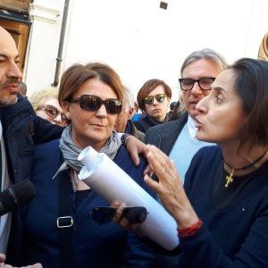 I risparmiatori truffati contro il governo. I 5Stelle: "E' Tria che non pubblica il decreto"