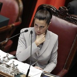Boldrini richiama Renzi: "Uso eccessivo dei decreti altera assetto costituzionale"