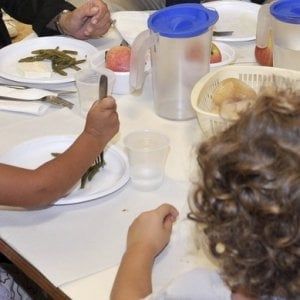 Reggio Emilia, "da anni rubavano i pasti dei bimbi": denunciati quattro addetti alla cucina di un asilo