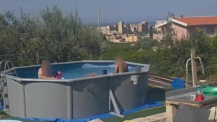 Bambina trovata morta in piscina. Scatta l’inchiesta, si farà l’autopsia