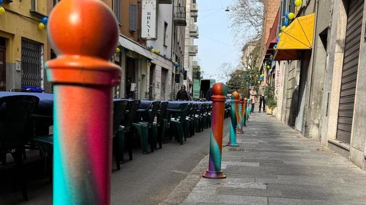 Così una strada cambia volto. Via Borghesi, Parma: prima degrado, ora street art e cene solidali