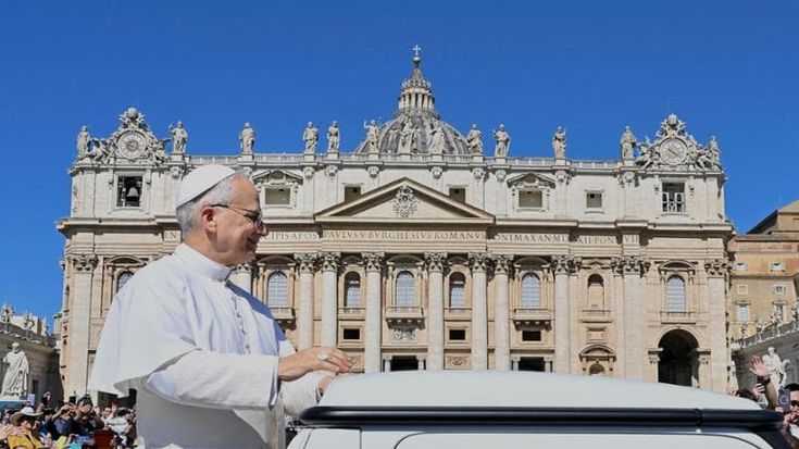 Papa Leone XIV saluterà i corridori del Giro al passaggio in Vaticano