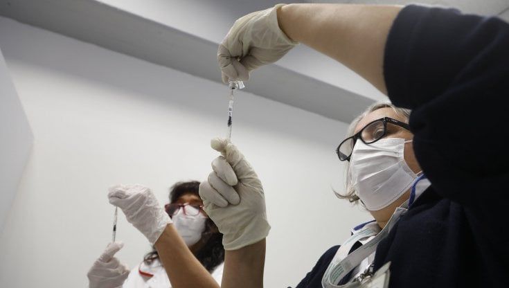 Coronavirus, il bollettino di oggi 15 aprile: 16.974 nuovi casi e 380 morti
