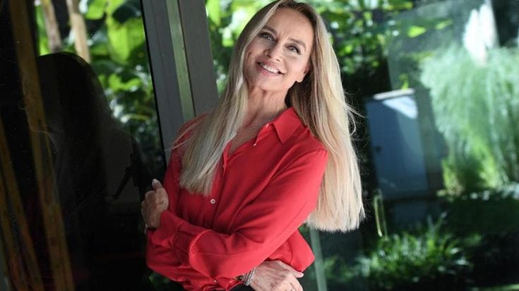 Gloria Guida: “A Dorelli talvolta avrei sbattuto la porta. I film? Meglio qualche doccia in meno”