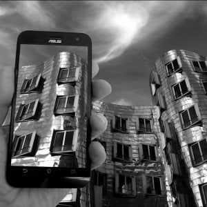 "La cameriera può fotografare la casa dove lavora per dimostrare che è dipendente"