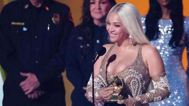 Canzoni fake, la denuncia dei discografici: sulle piattaforme oltre 135.000 brani fatti con l’IA