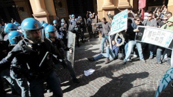 Bologna, scontri davanti a Bankitalia: 16 condanne, c'è pure De Pieri