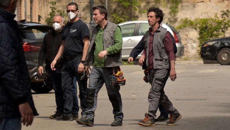 Palermo, Ficarra e Picone operai riparatori sul set della loro serie tv per Netflix