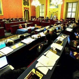 Solo fra un mese il nuovo sindaco sullo scranno
