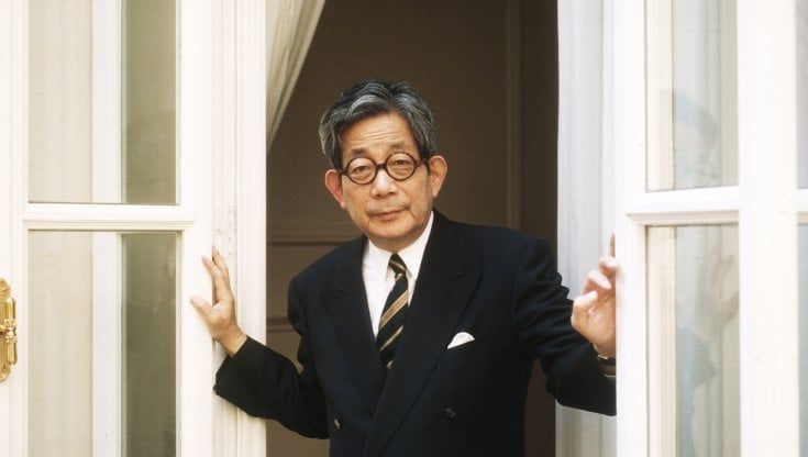 Kenzaburo Oe, morto lo scrittore premio Nobel icona del pacifismo