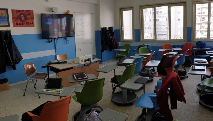 Scuola, Bianchi: "I banchi a rotelle? Una cartolina del passato". Ma il M5s va all'attacco del ministro