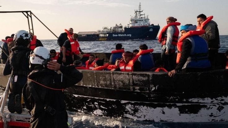 Migranti, accordo Ue sui rimpatri: ok ai return hub in Paesi terzi e al foglio di via europeo