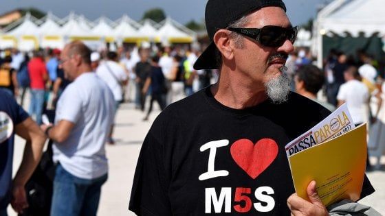 Rimini, al Park Rock la celebrazione dell'orgoglio M5s. Sempre più simile a una vecchia Festa dell'Unità