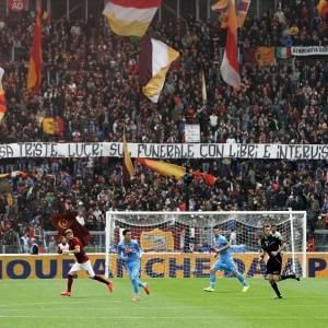 Pallotta: "Gli autori degli striscioni sono degli str....". Il giudice chiude la curva Sud della Roma