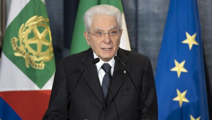 Italia debole e isolata in Europa, i timori di Mattarella per le liti Meloni-Macron