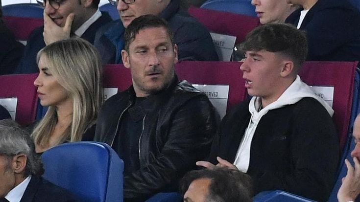 Figlia di Totti sola in casa, la madre di Blasi: “Mia nipote era stata male, non dovevano lasciarla”