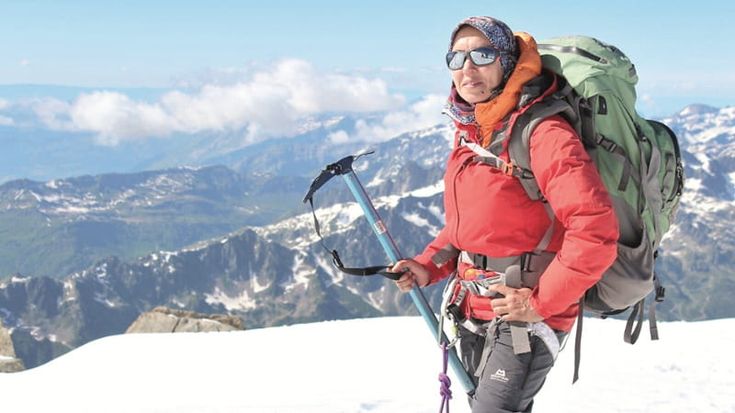 Dal Marocco all’Everest, l’alpinista con il velo. “Allah mi protegge lassù”