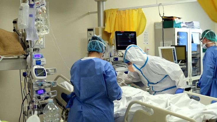 "Emozioni virali", così noi medici combattevamo il Covid a mani nude