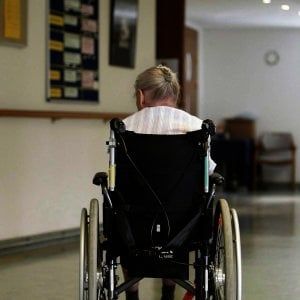 Malati Covid negli ospizi liguri, la delibera mai applicata