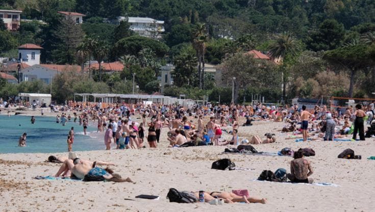 La Vardera occupa la spiaggia di Mondello in attesa del verdetto del Cga