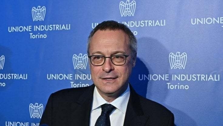 Stipendi, Bonomi chiude al governo: “Non li alziamo, si tagli il cuneo fiscale"