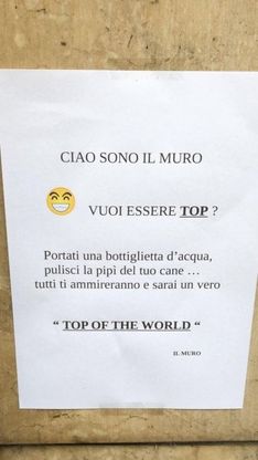 La richiesta del muro: "Vuoi essere Top? Pulisci la pipì del tuo cane"