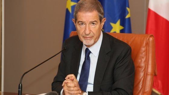 Coronavirus, Musumeci: "60 positivi su Open Arms, Europa assente"