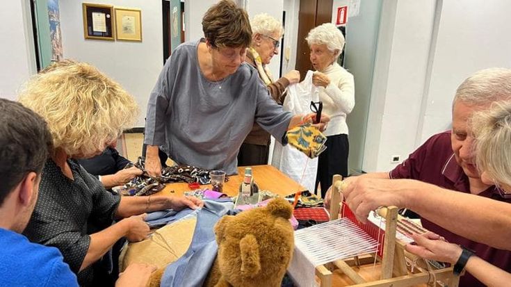 Cucire e trasformare gli abiti, un laboratorio per superare il dolore del lutto