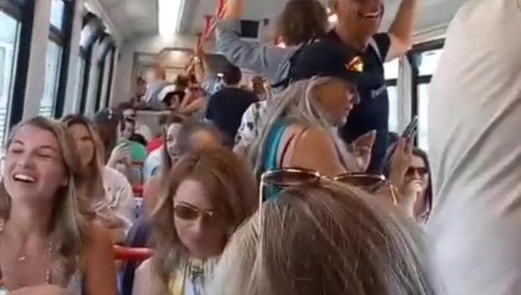 Circumvesuviana, nuovo stop: viaggiatori in ostaggio nel treno tra due stazioni a Castellammare