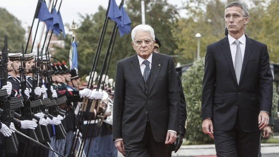 Migranti, Mattarella: "Italia sola nella crisi del Mediterraneo". Alfano: "Non saremo l'Ellis Island d'Europa"