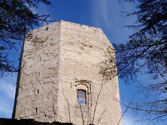 Enna, un tuffo nel Medioevo con le immagini della Torre di Federico II