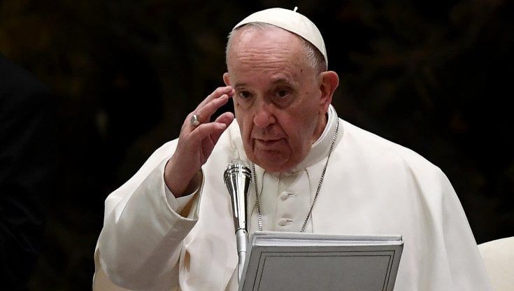 Il Papa ai diplomatici: "I vaccini sono la soluzione più ragionevole per prevenire la malattia"