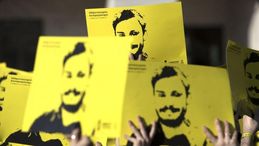 Il Cairo, perquisizione ai legali di Regeni: "Vogliono chiuderci". I genitori: "A rischio chi ci aiuta"
