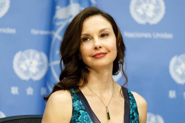Ashley Judd, il sorriso e l'eleganza di un'attrice impegnata
